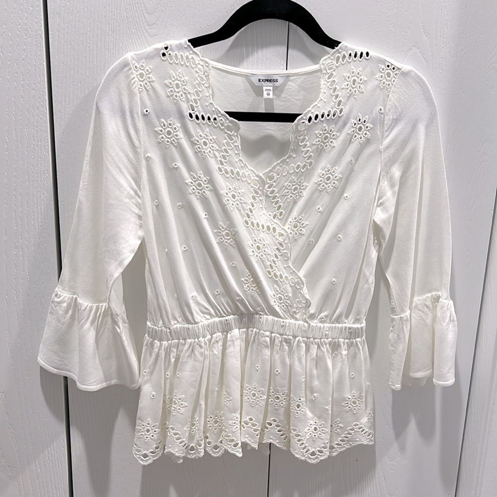 Express eyelet top